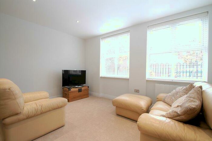 1 Bedroom Flat To Rent In Windsor Street, Chertsey, KT16