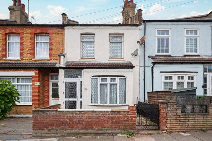 2 Bedroom Terraced House For Sale In Swingate Lane, Plumstead, London, SE18