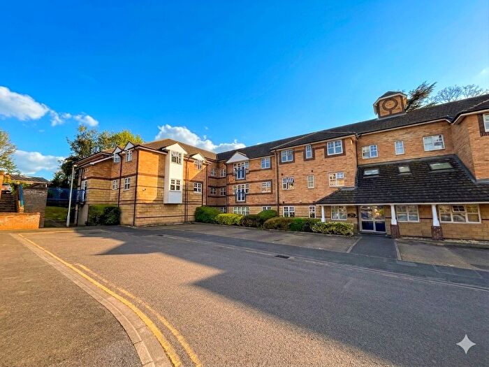 1 Bedroom Flat For Sale In Barons Court, Earls Meade, Luton, Bedfordshire, LU2