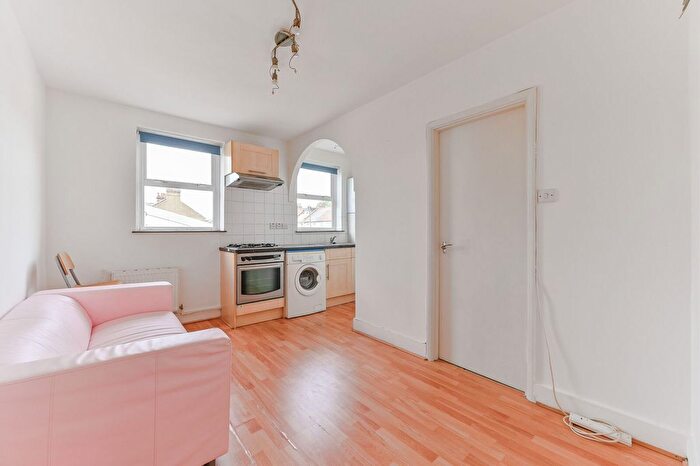 1 Bedroom Flat To Rent In Bensham Lane, Thornton Heath, CR7