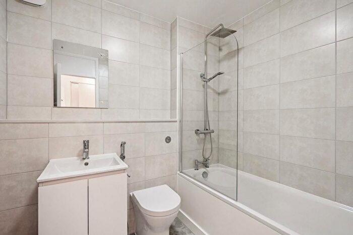 3 Bedroom Flat To Rent In Robin Hood Lane, Sutton, SM1