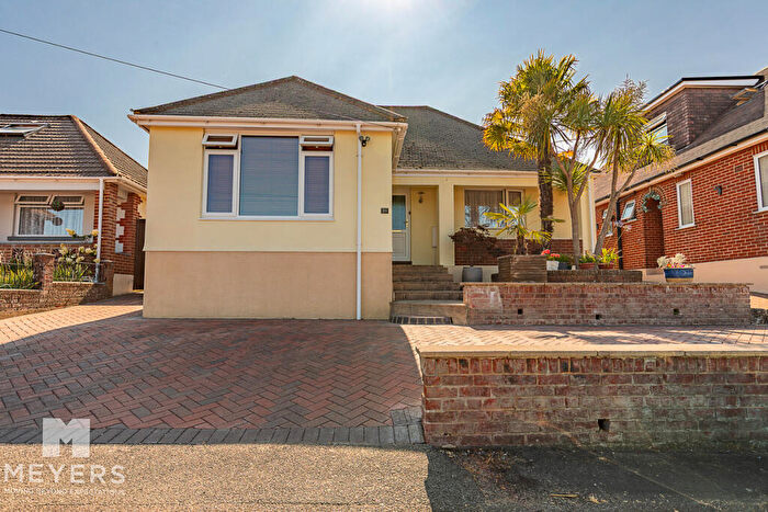 3 Bedroom Chalet For Sale In Dowlands Road, Bournemouth, BH10