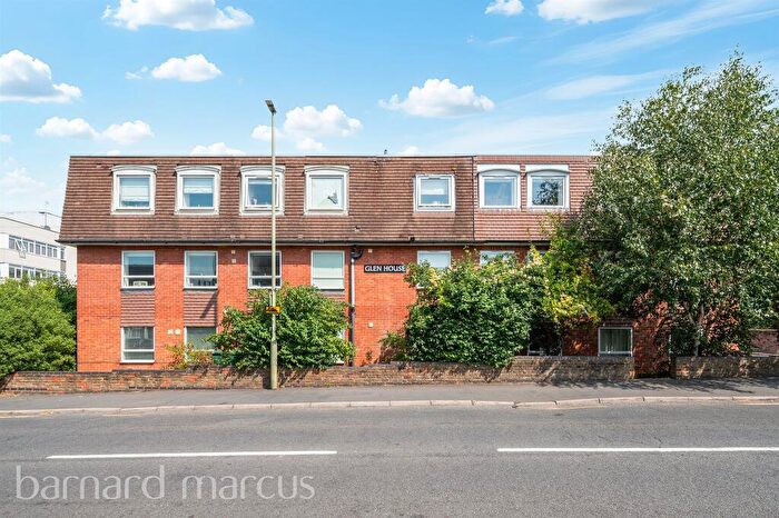 1 Bedroom Flat For Sale In East Street, Epsom, KT17
