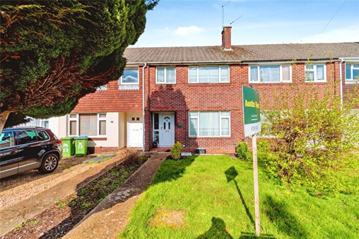 3 Bedroom Terraced House For Sale In Claudeen Close, Southampton, Hampshire, SO18