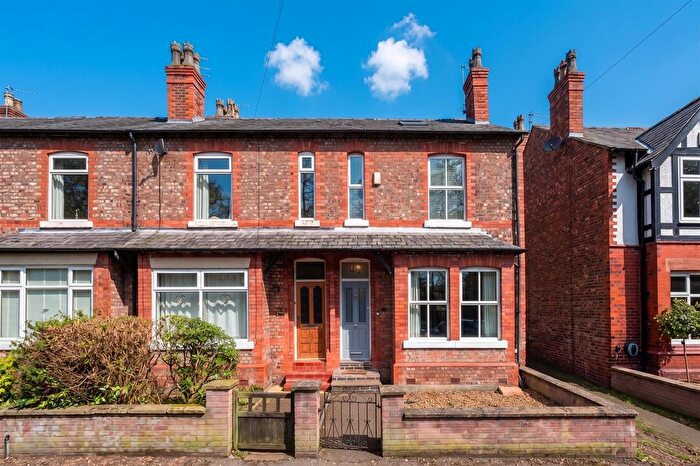 3 Bedroom End Of Terrace House For Sale In Charter Road, Altrincham, WA15