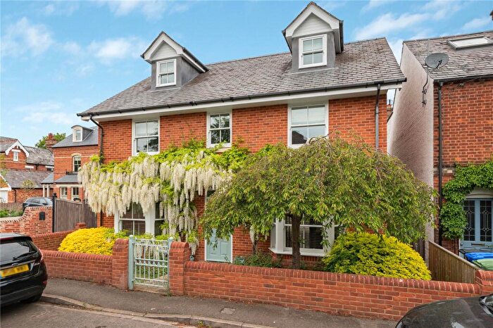 4 Bedroom Detached House For Sale In Beaumont Rise, Marlow, Buckinghamshire, SL7