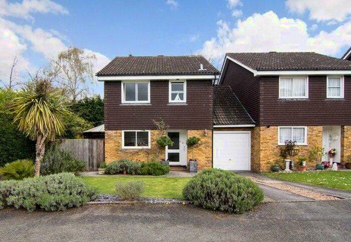 4 Bedroom House To Rent In Hailsham Close, Surbiton, Surrey, KT6