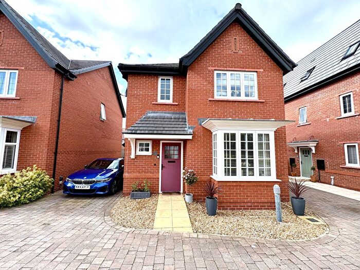 3 Bedroom Detached House For Sale In Bluebell Road, Holmes Chapel, CW4