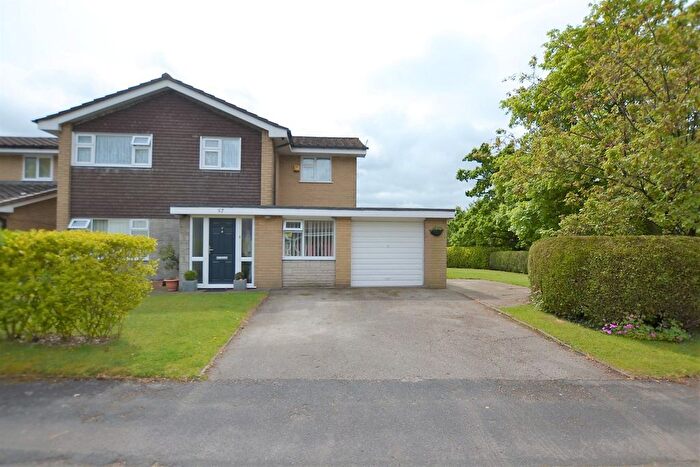 4 Bedroom Detached House For Sale In Coniston Drive, Holmes Chapel, Holmes Chapel, CW4