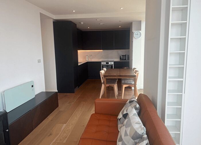 2 Bedroom Flat To Rent In Mitcham Lane, London, SW16