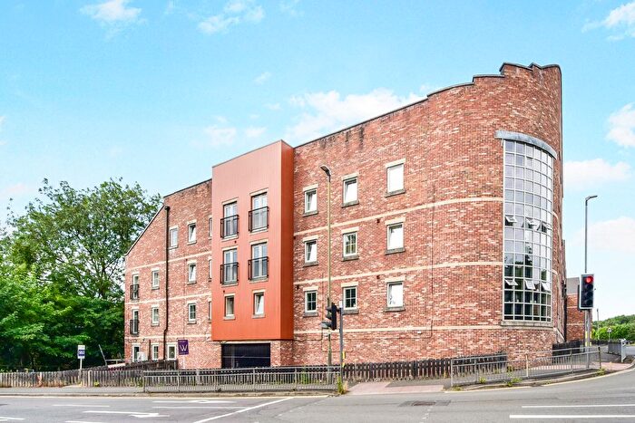 2 Bedroom Flat For Sale In Wain Avenue, Chesterfield, S41