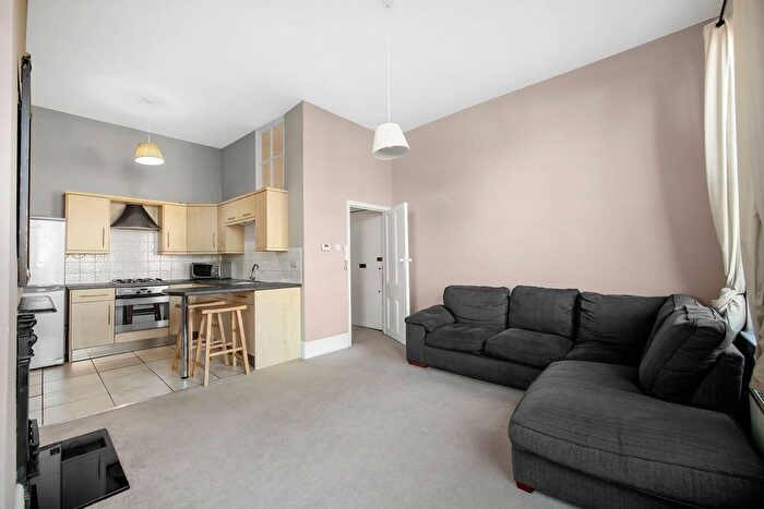 1 Bedroom Flat To Rent In Wimbledon Park Road, West Hill, London, SW18