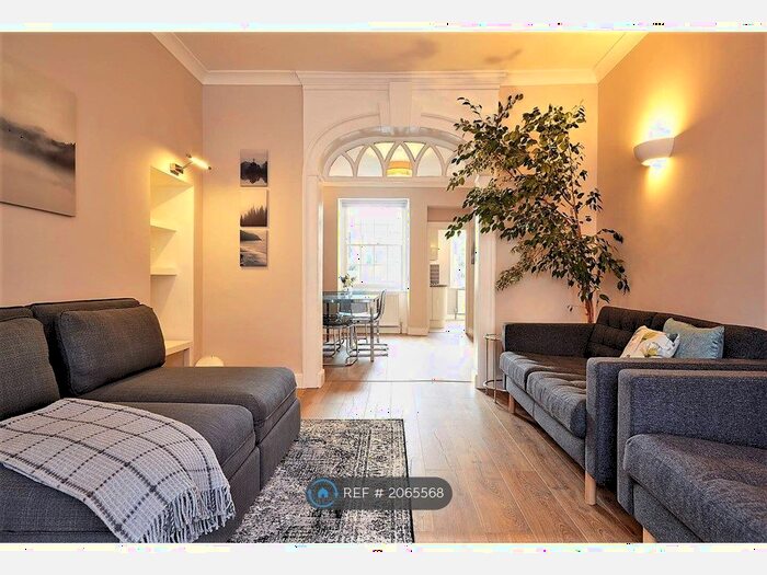 2 Bedroom Maisonette To Rent In Hotwell Road, Bristol, BS8