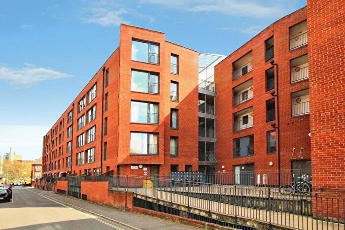 2 Bedroom Flat For Sale In Sebastopol Road, Aldershot, Hampshire, GU11