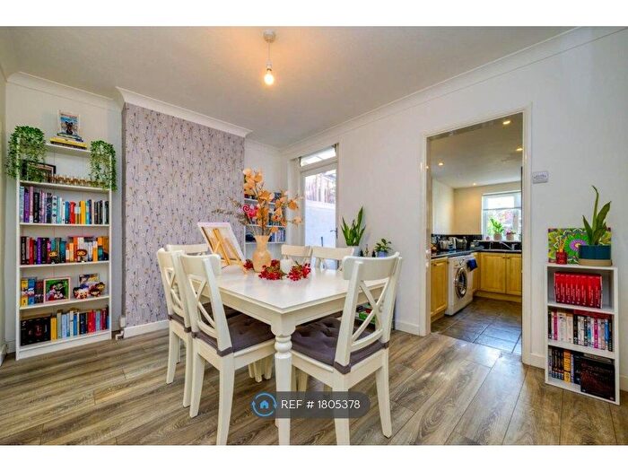 2 Bedroom Terraced House To Rent In Gosbrook Road, Reading, RG4