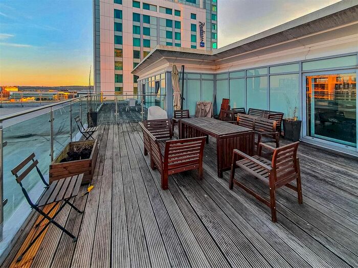 1 Bedroom Flat To Rent In Bute Terrace, Cardiff, CF10