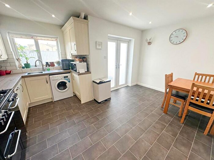 3 Bedroom Terraced House For Sale In Park Road, Cross Hills, BD20