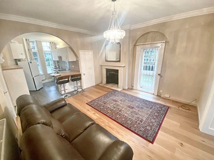 1 Bedroom Flat For Sale In High Street, Huntingdon, Cambridgeshire., PE29