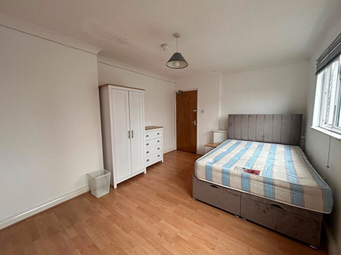 Studio To Rent In Basingstoke Road, RG2