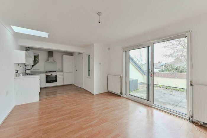 1 Bedroom Flat To Rent In Cherry Close, , Walthamstow, London, E17