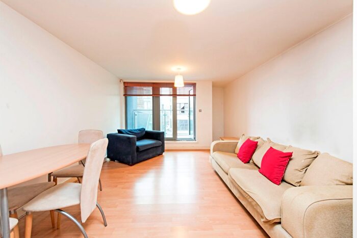 2 Bedroom Flat To Rent In London, SW18
