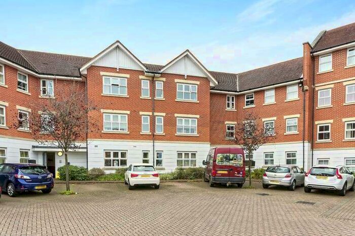 2 Bedroom Apartment To Rent In Bell Chase, GU11
