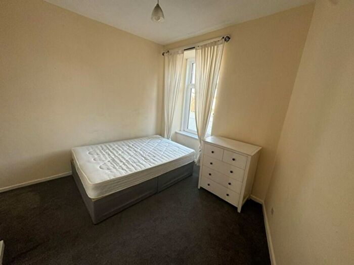 1 Bedroom Flat To Rent In Govan Road, S-Govan, G51