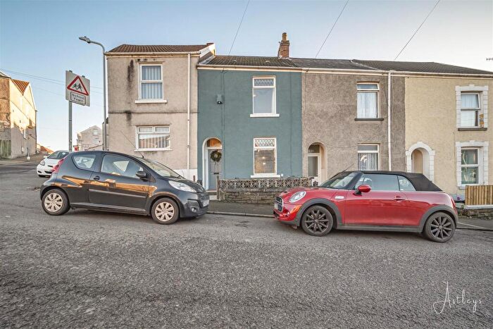 2 Bedroom Terraced House For Sale In Park Place, Brynmill, Swansea, SA2