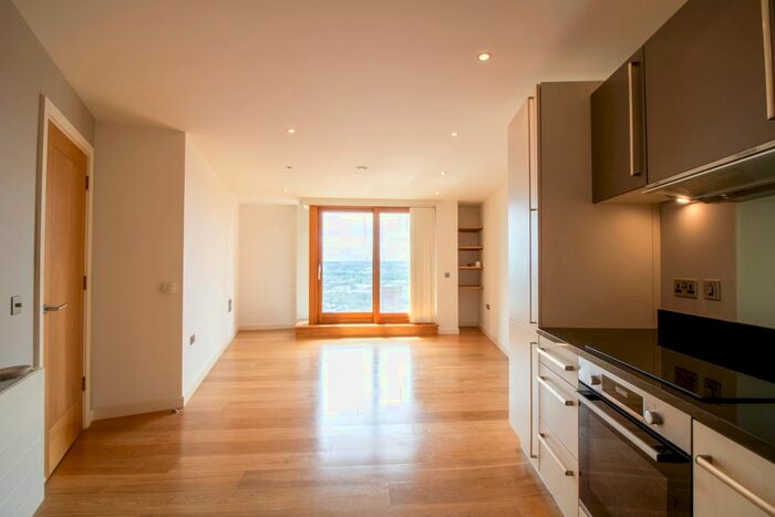 2 Bedroom Flat To Rent In Wharf Approach, Leeds, LS1