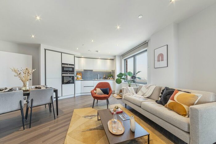 2 Bedroom End Of Terrace House To Rent In Uncle Southall, Merrick Road, Southall, UB2