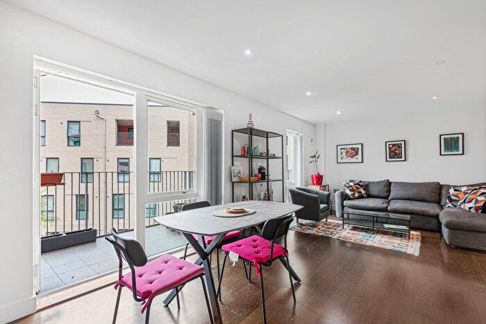 2 Bedroom Flat To Rent In Jamaica Road, London, SE16