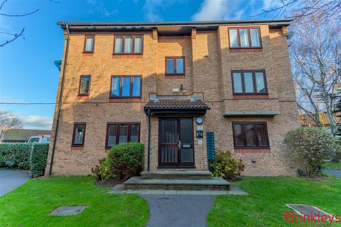 Studio To Rent In Gresham Way, London, SW19