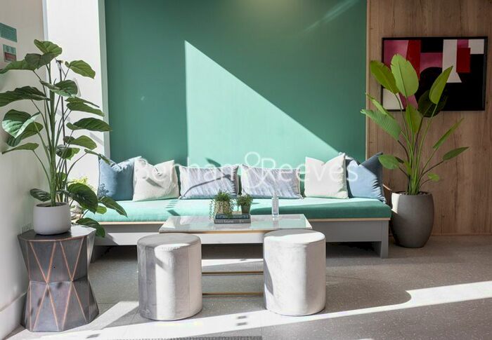 1 Bedroom Flat To Rent In Bouchon Point, Silk District, E1