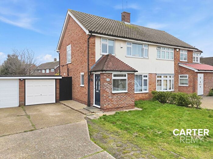 3 Bedroom Semi Detached House For Sale In Hawksway, Kingswood, Basildon, SS16