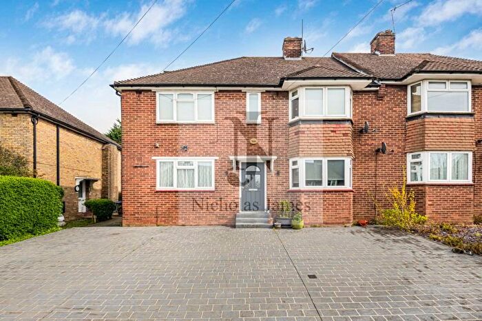 2 Bedroom Flat To Rent In Grove Road, Cockfosters, EN4