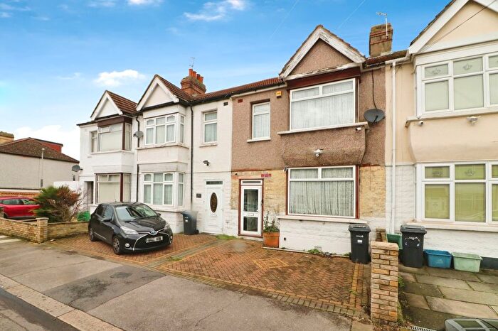 3 Bedroom Terraced House For Sale In Kingston Road, Ilford, IG1