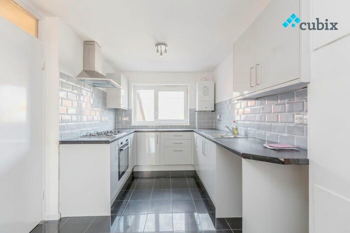 4 Bedroom Maisonette To Rent In Churchill Walk, London, E9