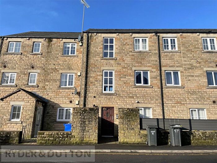 2 Bedroom Flat To Rent In Lauren Close, Springhead, Saddleworth, Oldham, OL4