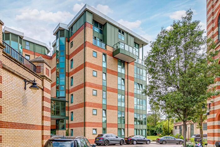 2 Bedroom Flat To Rent In Brasenose Drive, Barnes, SW13