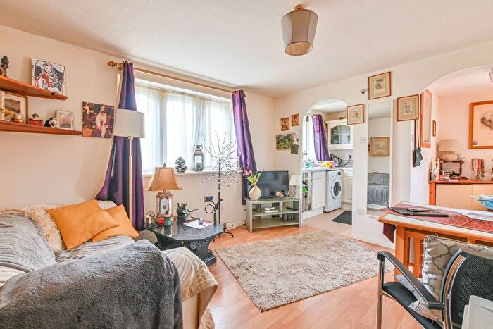 Studio To Rent In Chartwell Close, Greenford, UB6