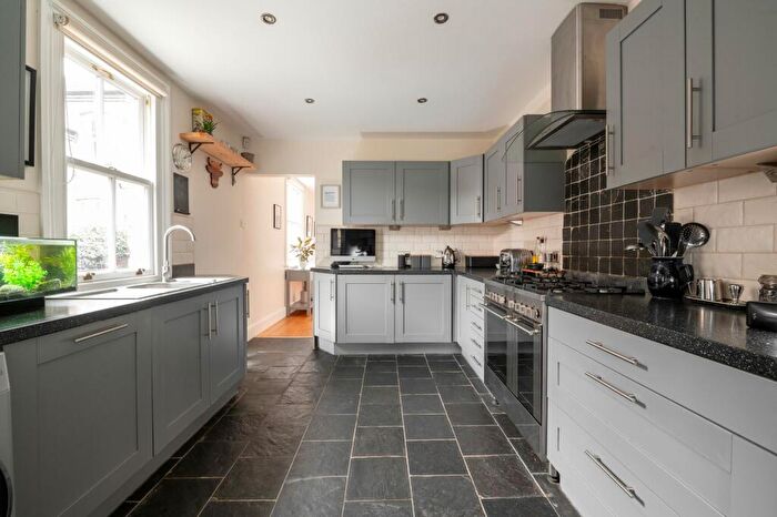 4 Bedroom Detached House For Sale In Waterloo Road, Bedford, MK40