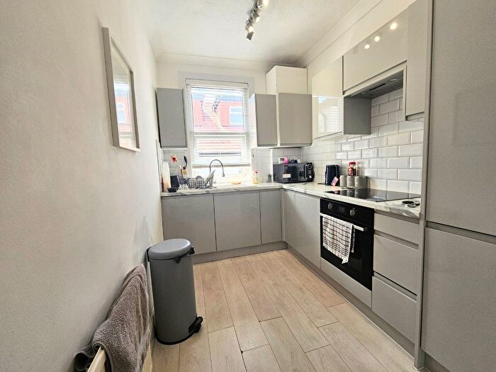 2 Bedroom Flat For Sale In Winton Hall, Westcliff Avenue, Westcliff-On-Sea, Essex, SS0