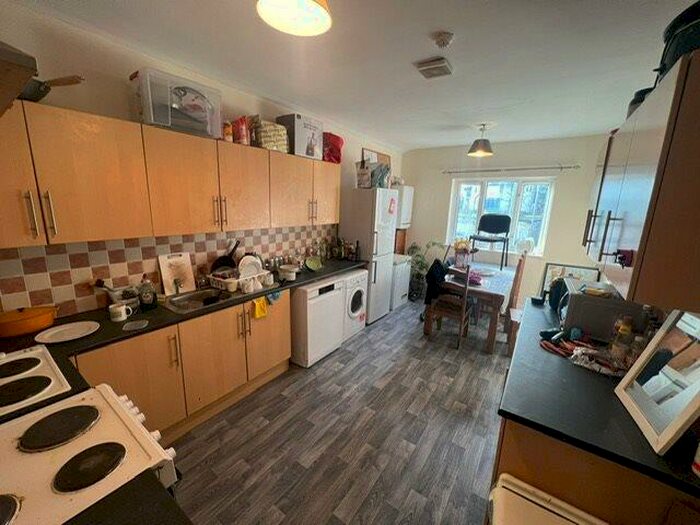 6 Bedroom House To Rent In Brynymor Crescent, SA1