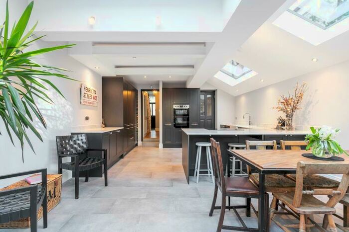 4 Bedroom Terraced House To Rent In Charleston Street, SE17