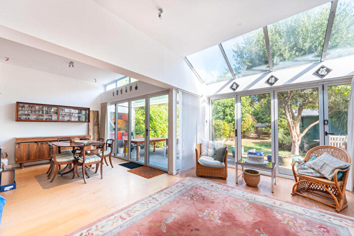 3 Bedroom Flat For Sale In Chatsworth Road, Mapesbury Estate, London, NW2