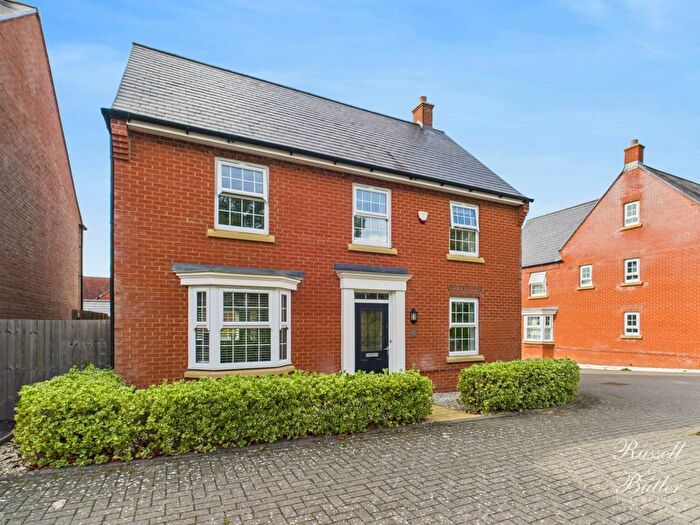 4 Bedroom Detached House For Sale In Rosemary Close, Buckingham, MK18