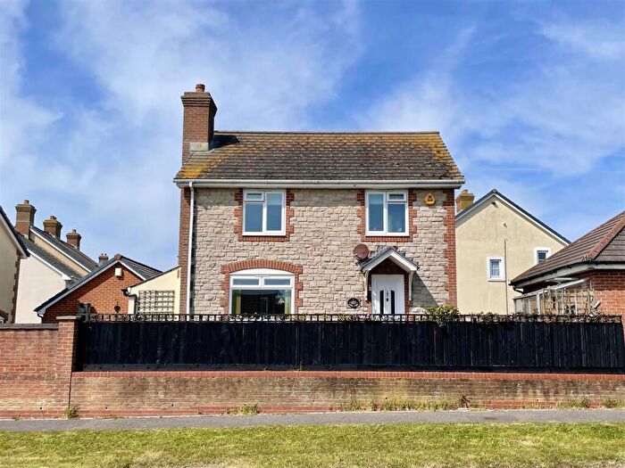 3 Bedroom Detached House For Sale In Heron Close, Chickerell, Weymouth, DT3