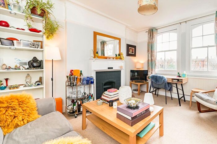2 Bedroom Flat To Rent In Queen's Club Gardens, London, W14