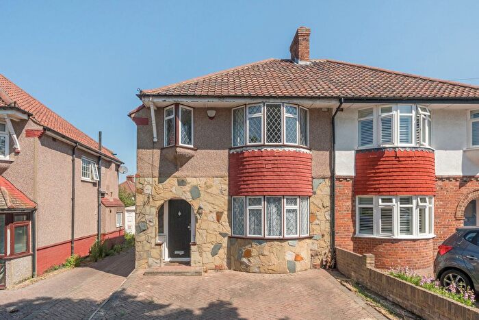3 Bedroom Semi-Detached House For Sale In Wricklemarsh Road, London, SE3