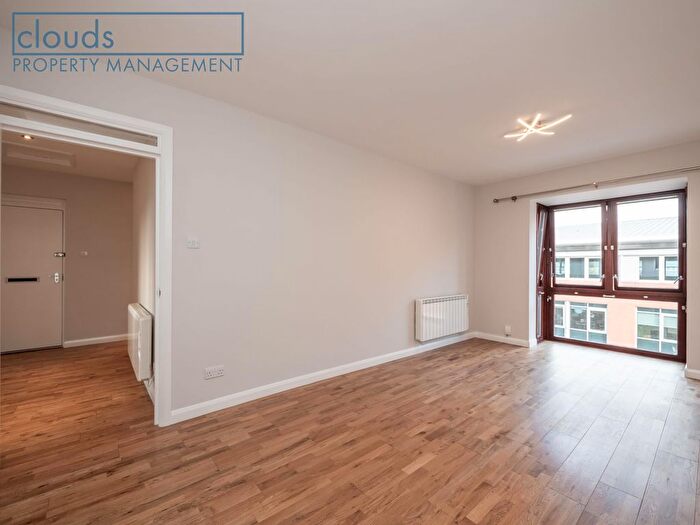 2 Bedroom Flat To Rent In Logie Green Road, Edinburgh, EH7